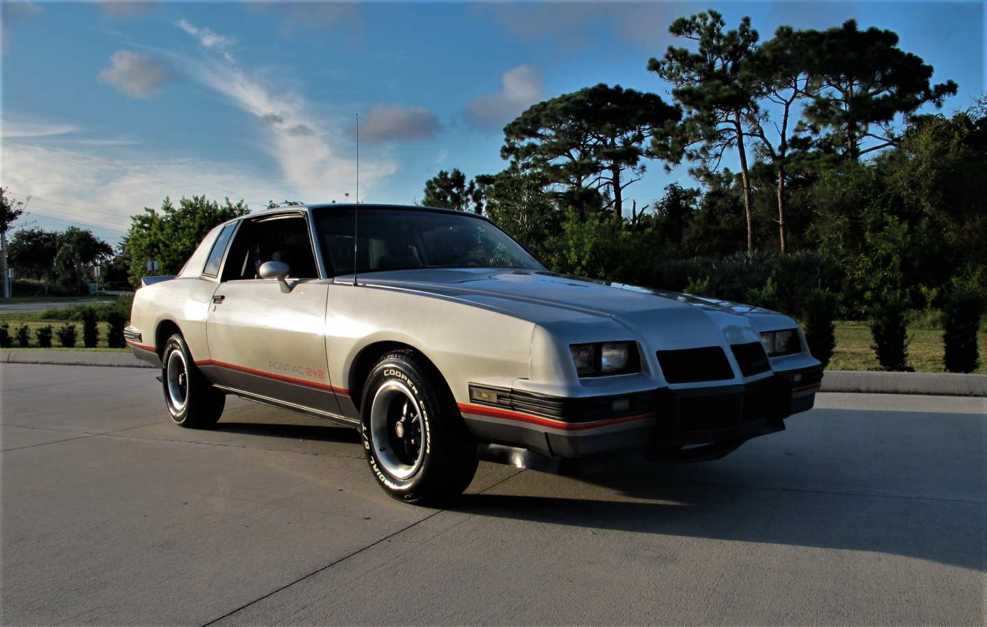 2nd Image of a 1986 PONTIAC GRAND PRIX