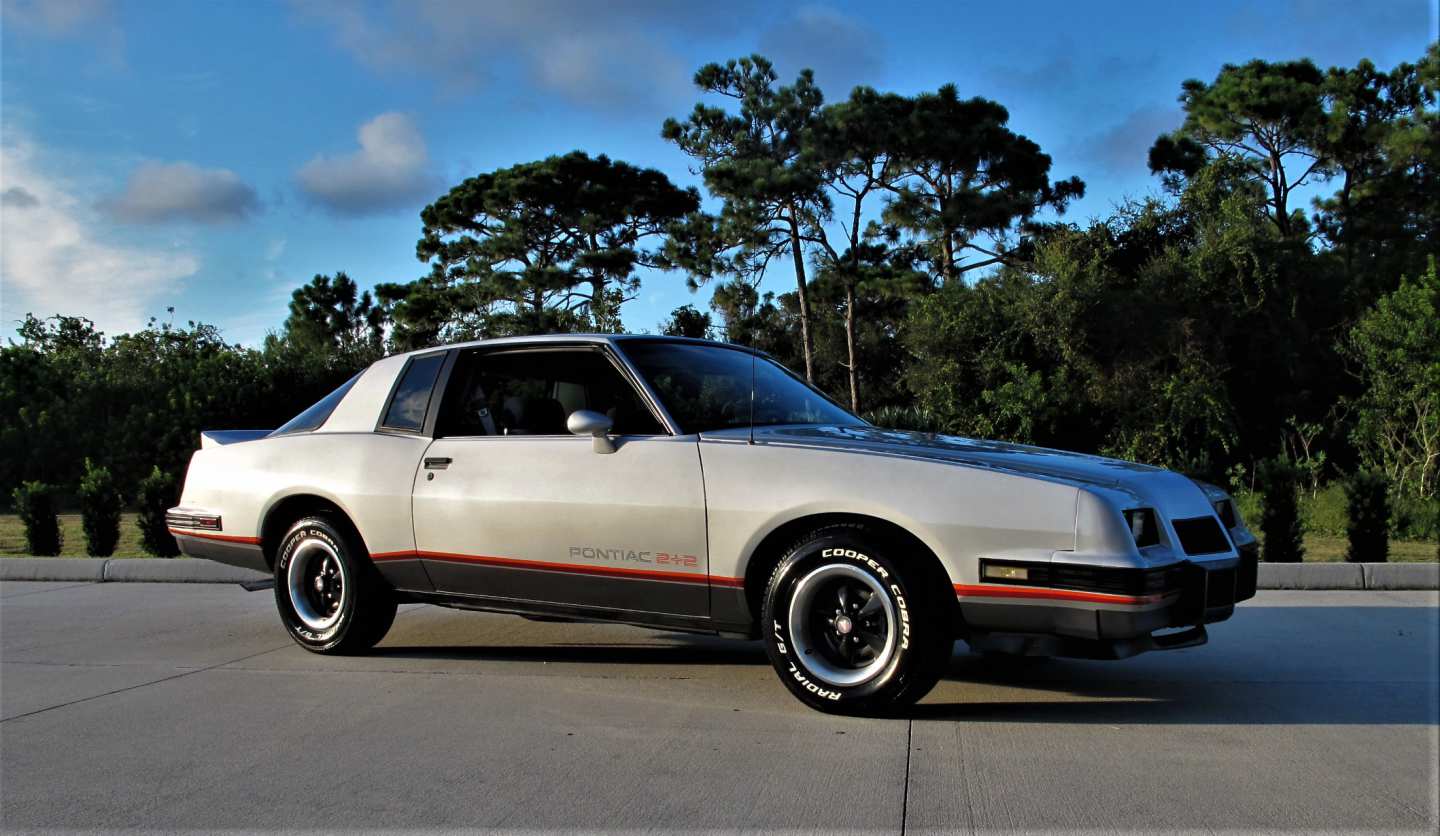 3rd Image of a 1986 PONTIAC GRAND PRIX