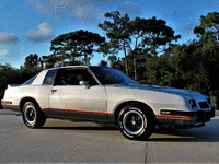 Image 4 of 13 of a 1986 PONTIAC GRAND PRIX