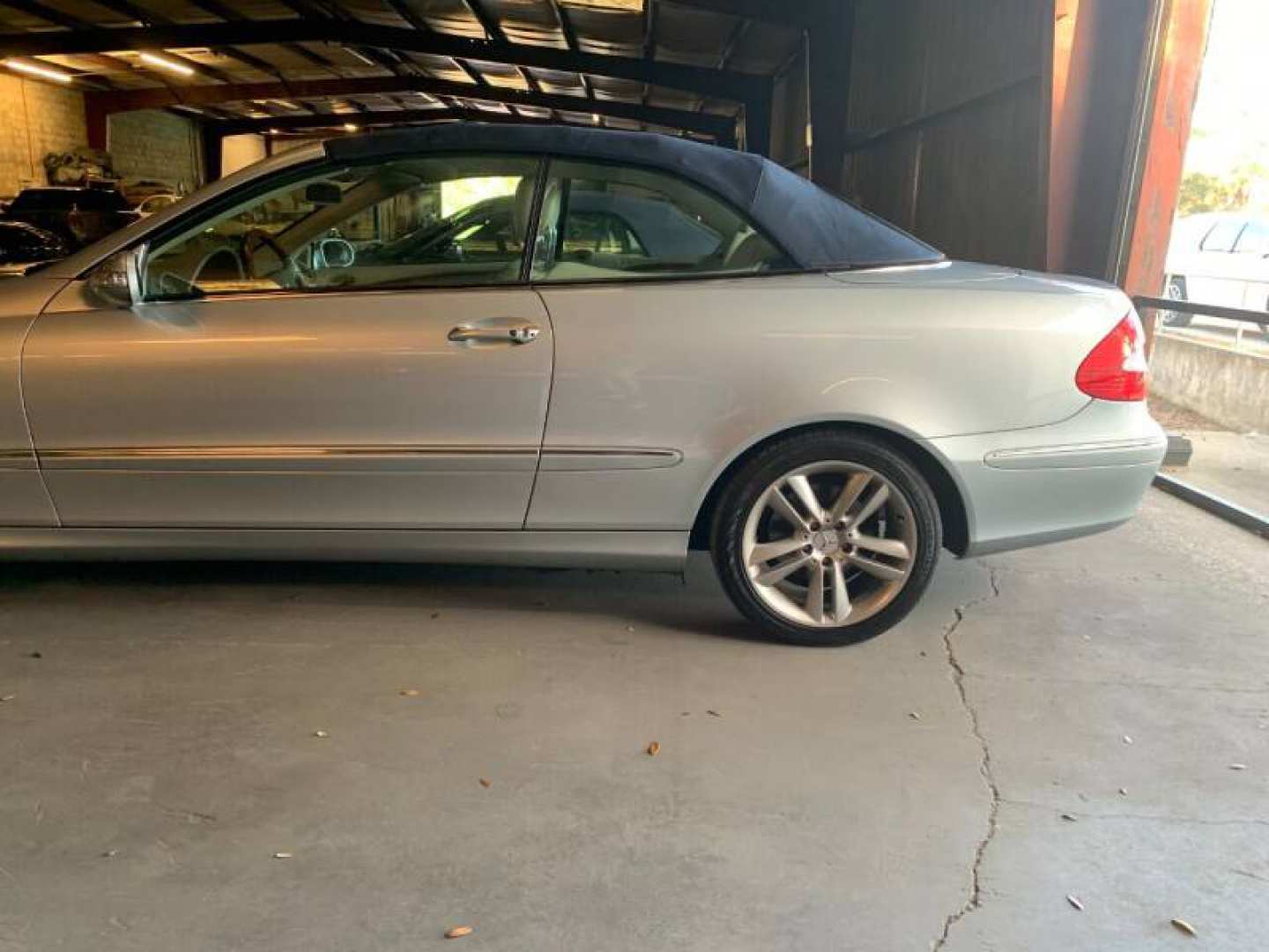 3rd Image of a 2007 MERCEDES-BENZ CLK-CLASS CLK350