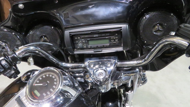 3rd Image of a 2010 HARLEY DAVIDSON FLHRC