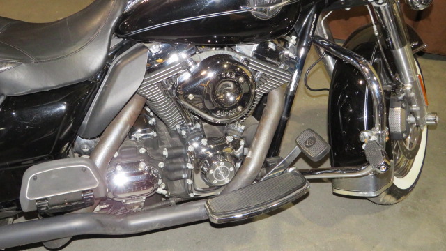 5th Image of a 2010 HARLEY DAVIDSON FLHRC