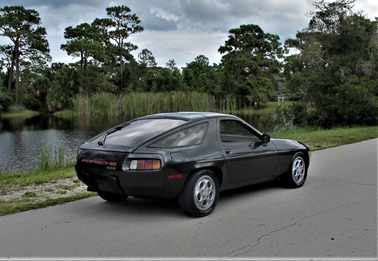 4th Image of a 1979 PORSCHE 928