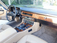 Image 19 of 21 of a 1988 JAGUAR XJS