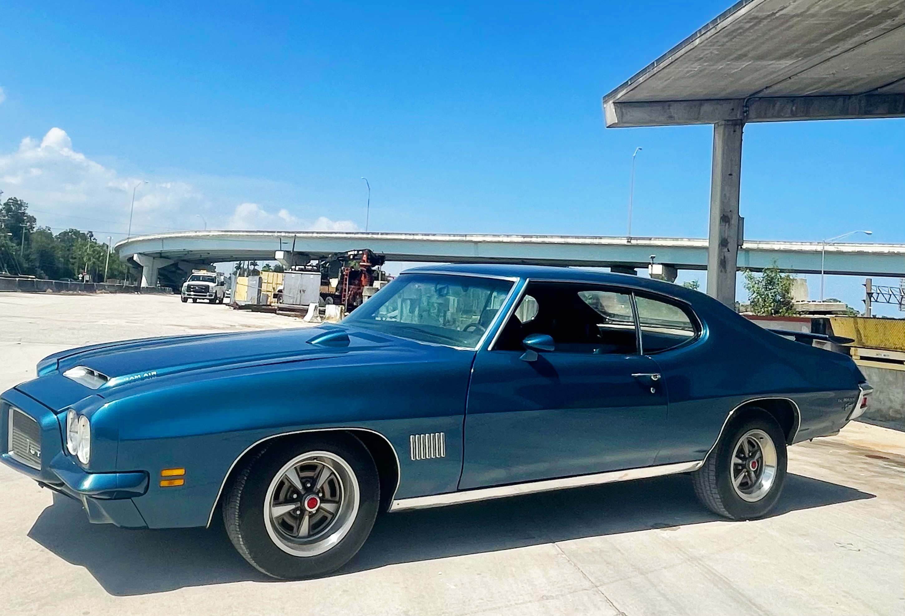 2nd Image of a 1971 PONTIAC LEMANS