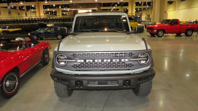 3rd Image of a 2021 FORD BRONCO