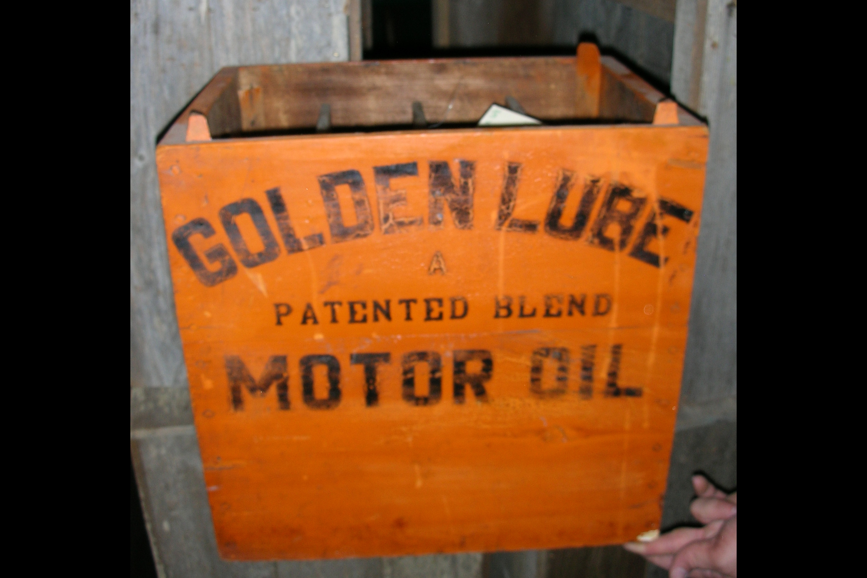 0th Image of a N/A GOLDEN LUBE WOODEN CASE