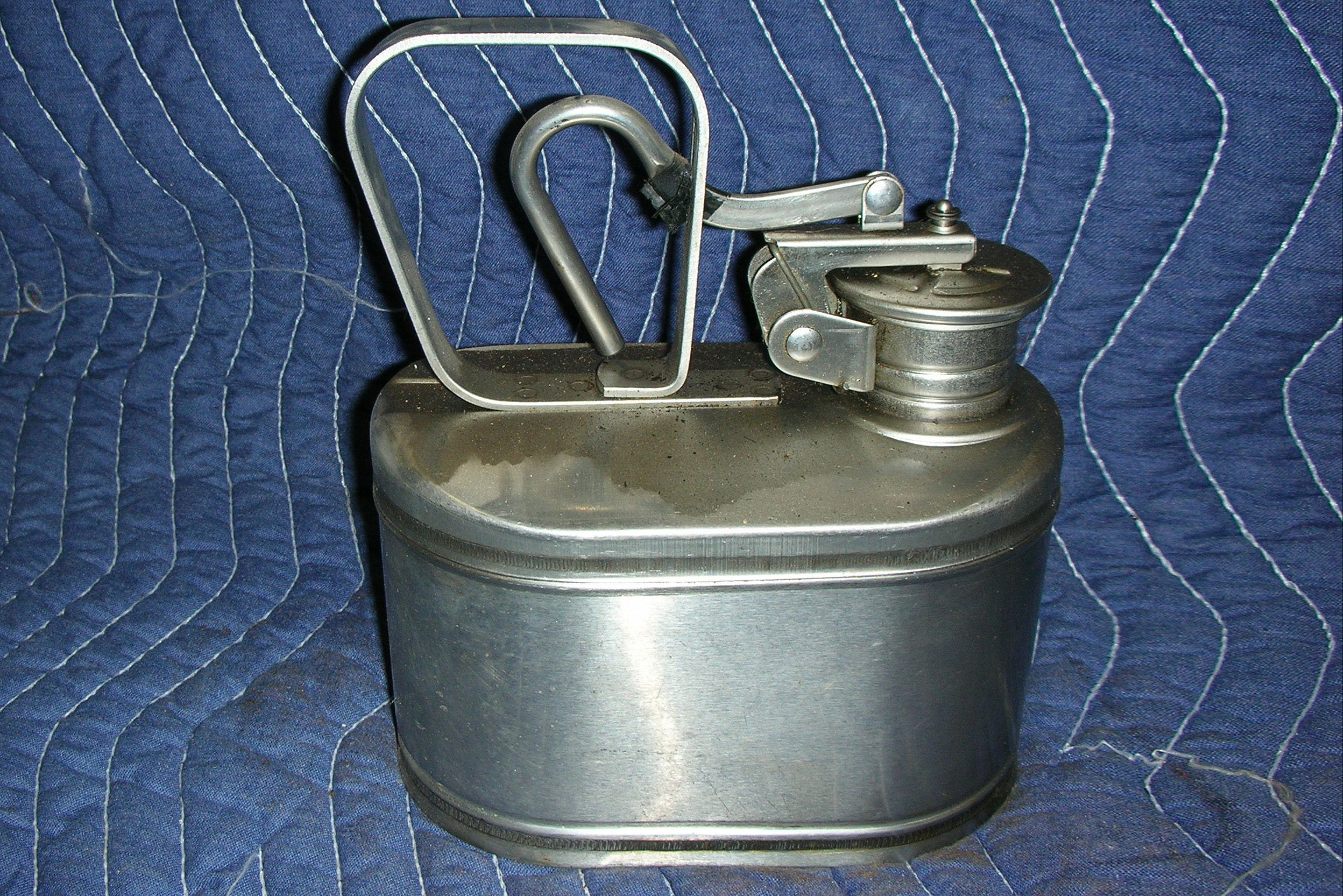 0th Image of a N/A 1/2 GALLON EAGLE OIL CONTAINER