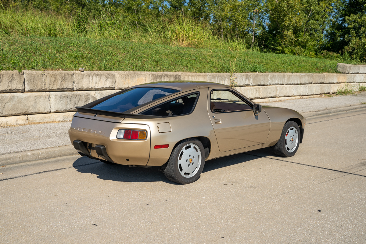 1st Image of a 1983 PORSCHE 928 S