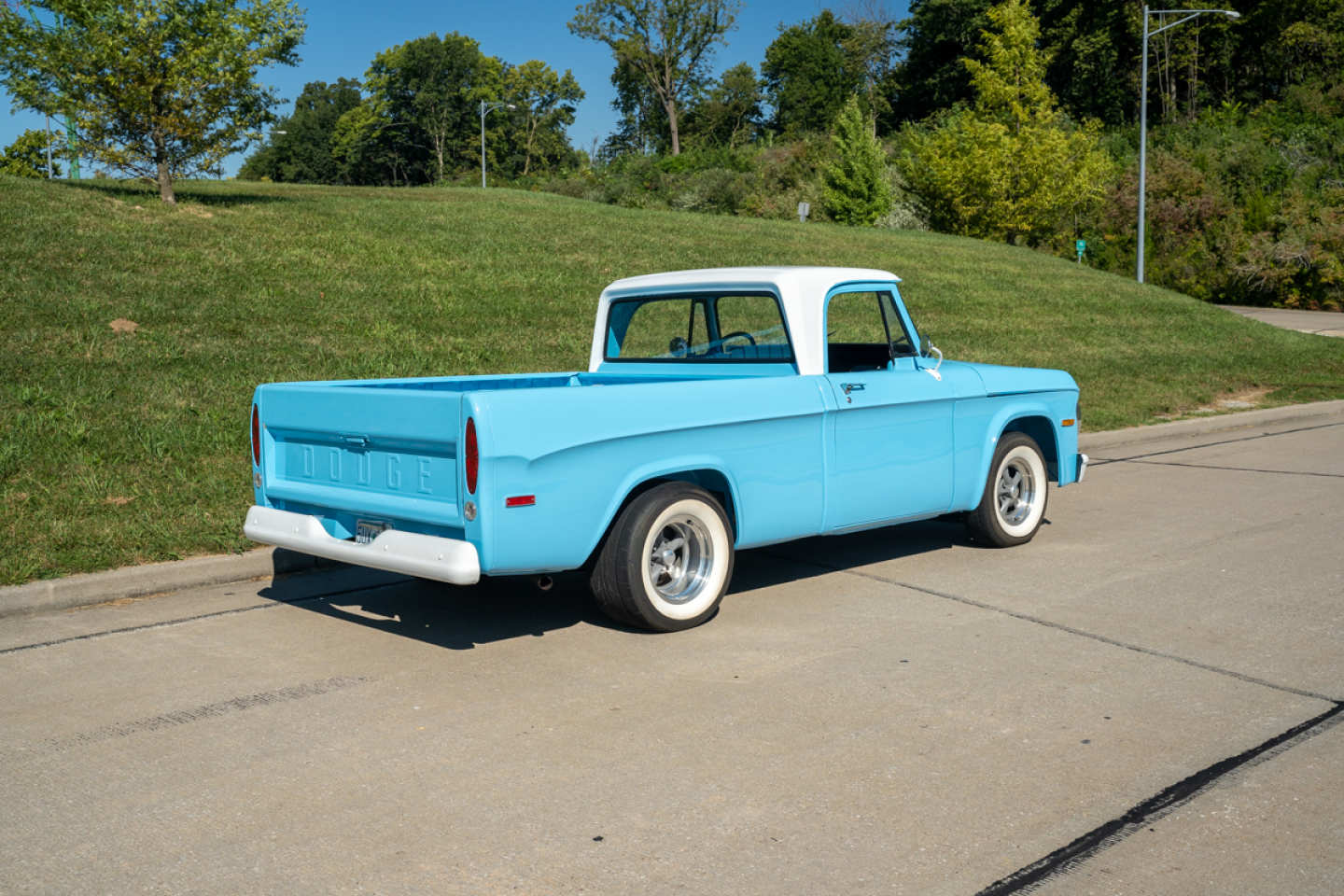 1st Image of a 1970 DODGE D100