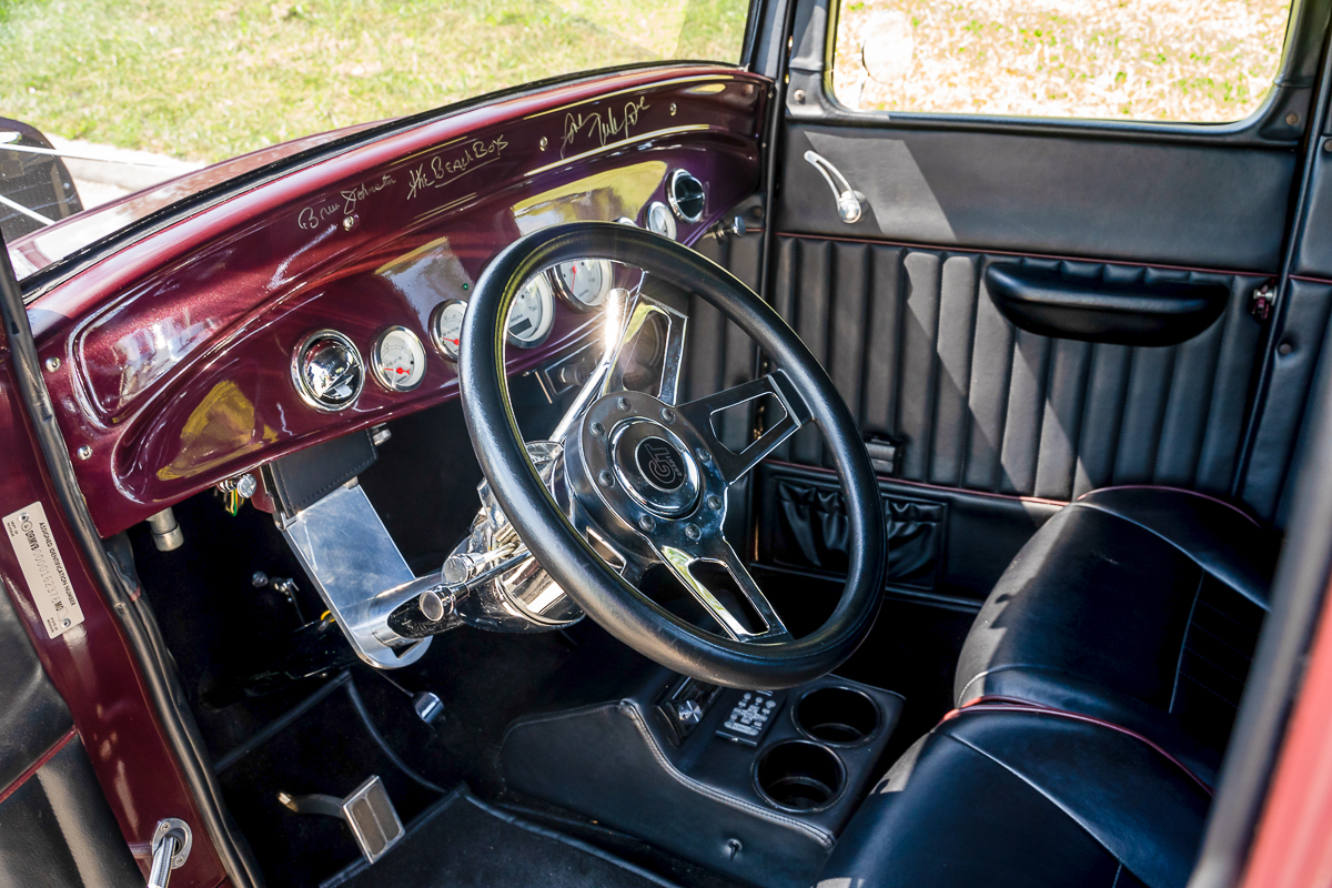 2nd Image of a 1932 FORD 5 WINDOW