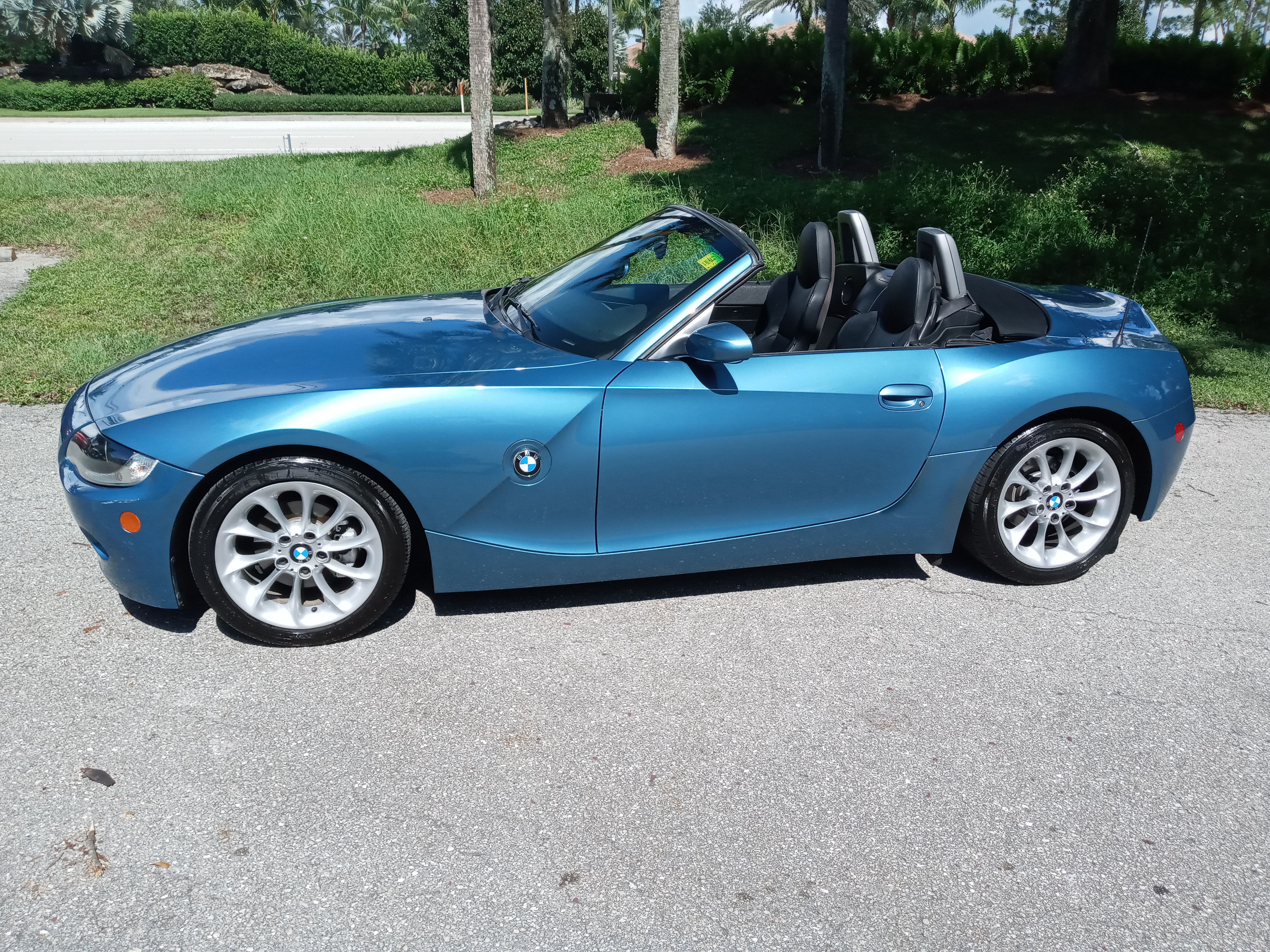 2nd Image of a 2005 BMW Z4 2.5I