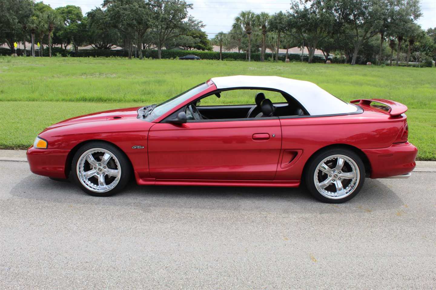 2nd Image of a 1996 FORD MUSTANG GT