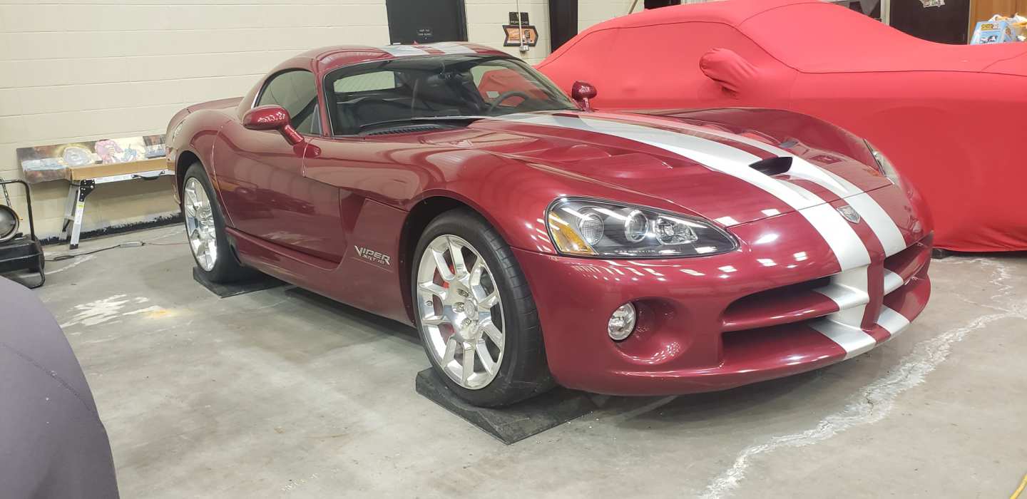 3rd Image of a 2008 DODGE VIPER SRT-10