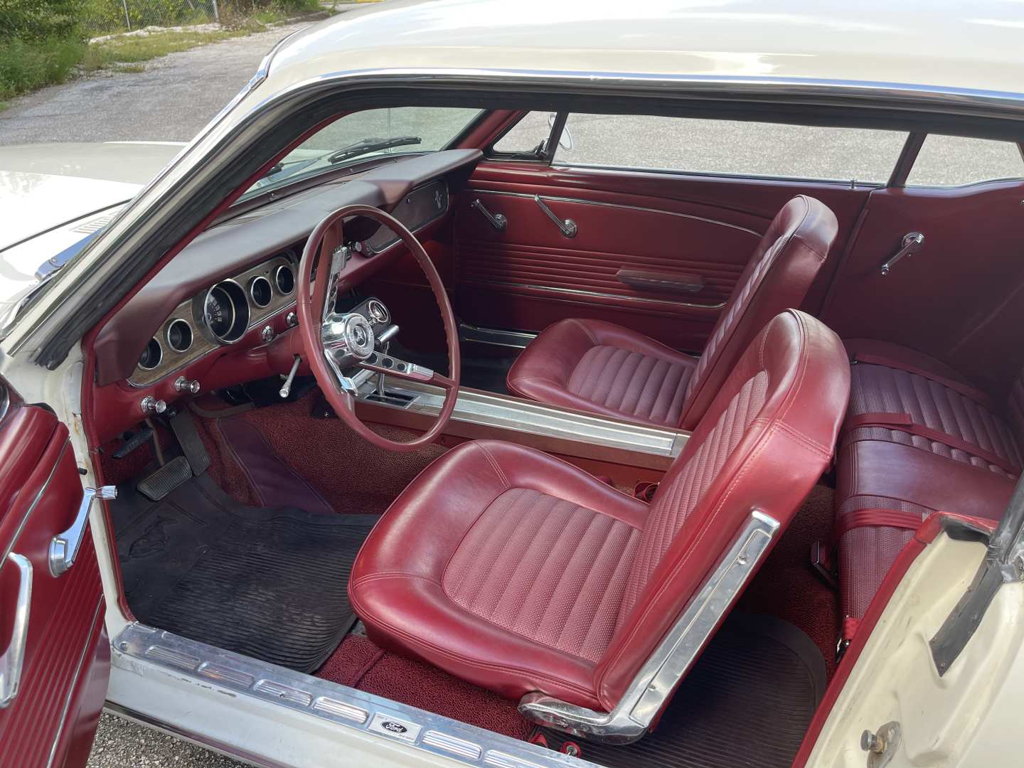 2nd Image of a 1966 FORD MUSTANG