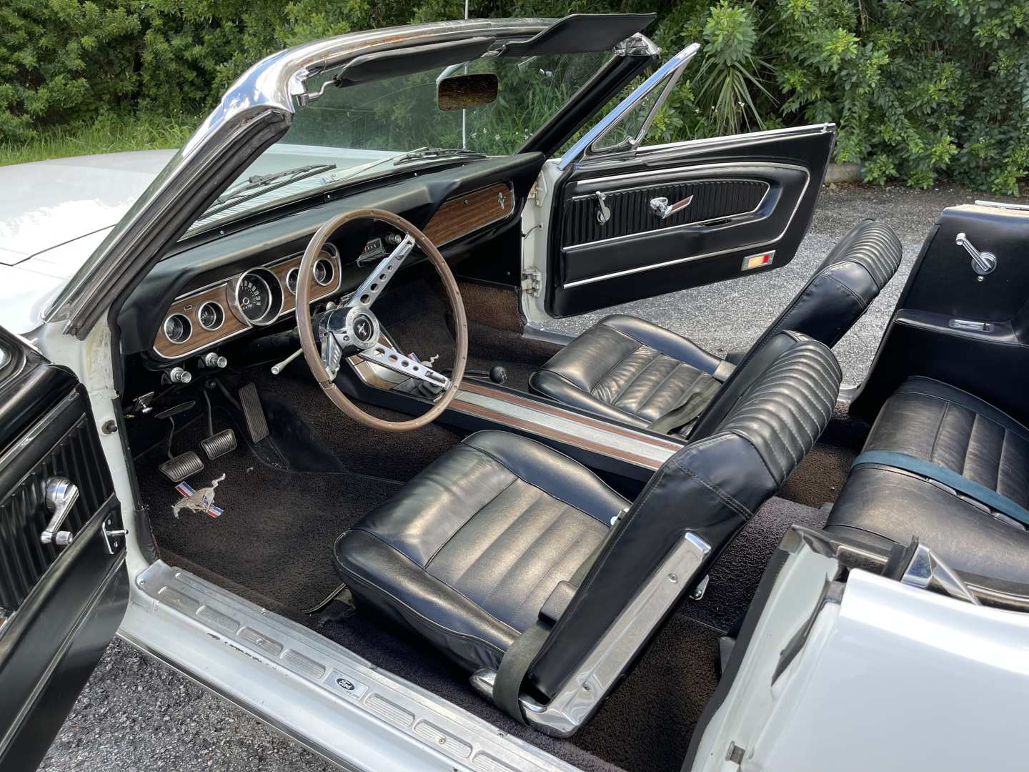 3rd Image of a 1966 FORD MUSTANG