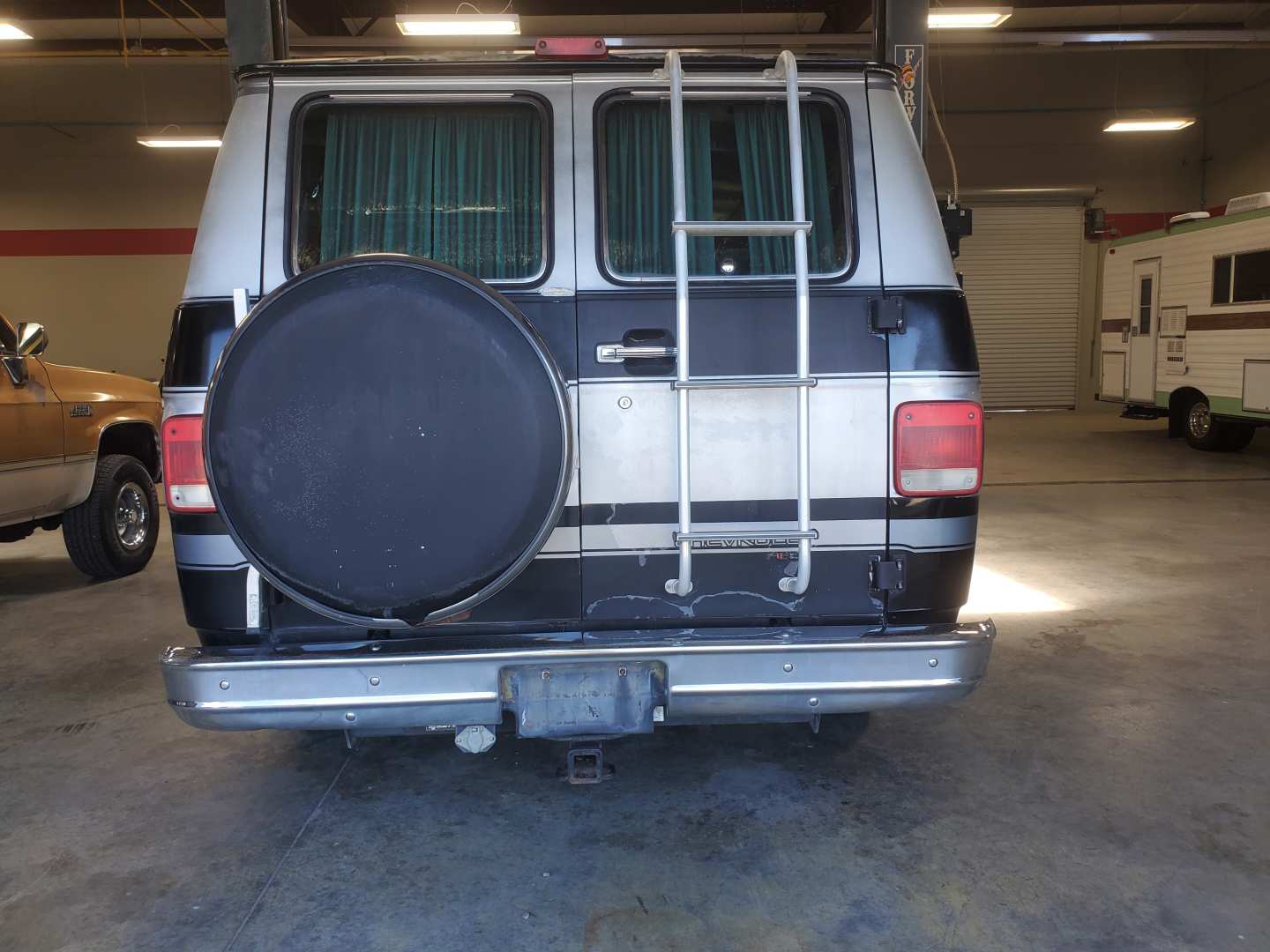 2nd Image of a 1995 CHEVROLET G20 2500