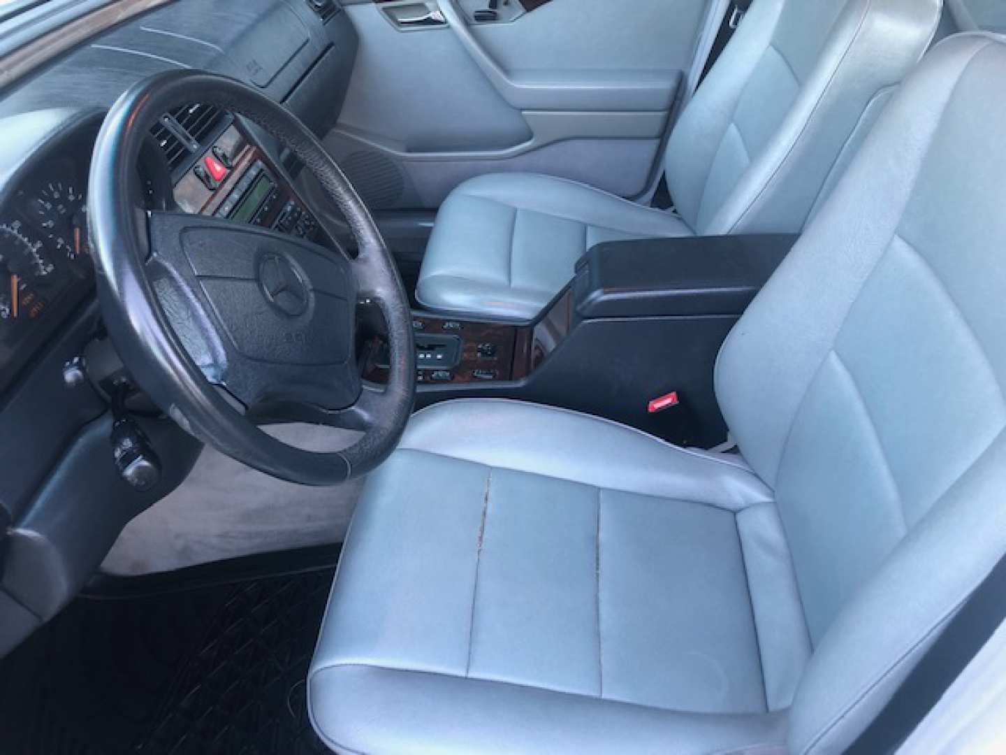 4th Image of a 1996 MERCEDES-BENZ C-CLASS C280