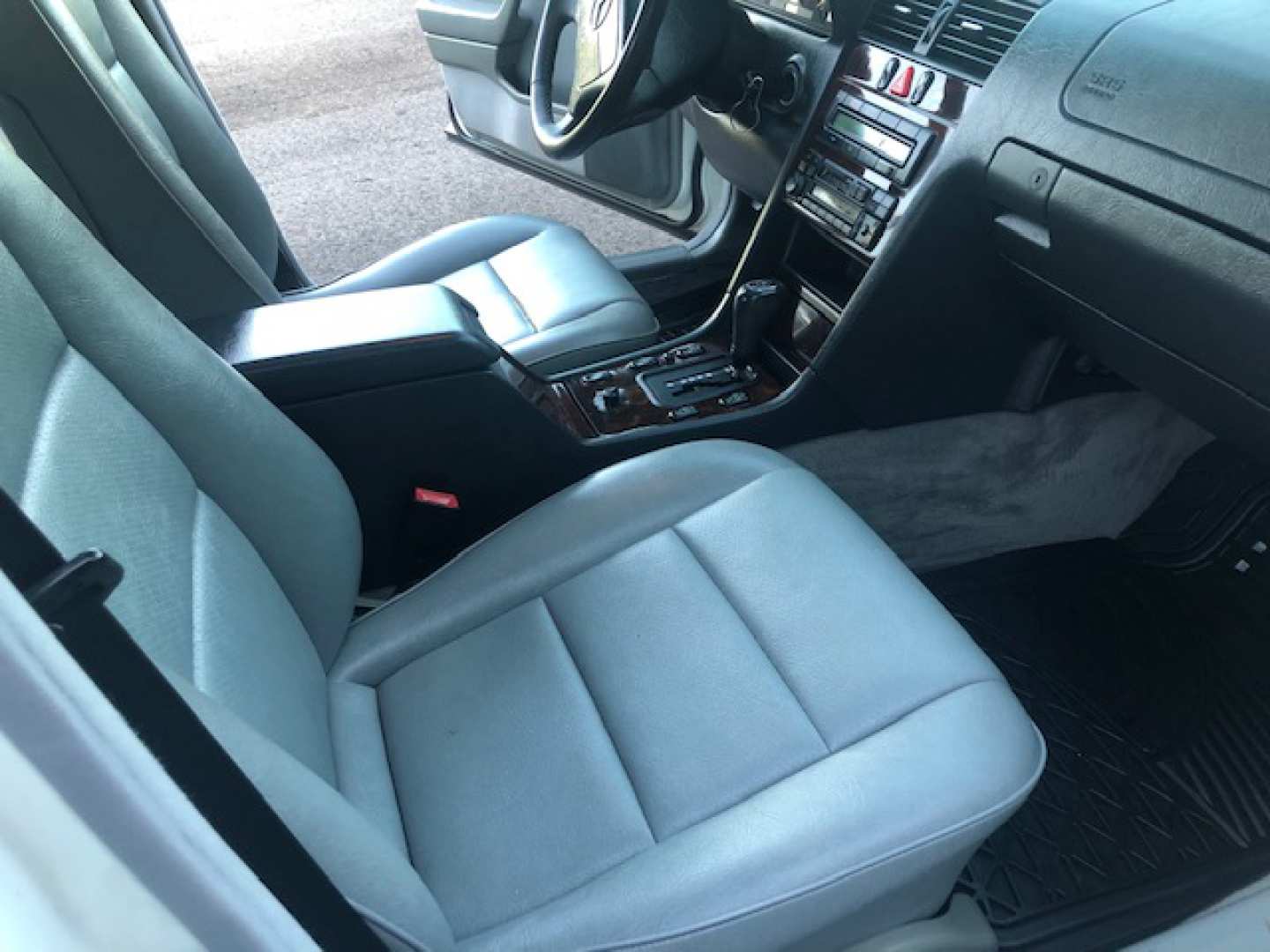 7th Image of a 1996 MERCEDES-BENZ C-CLASS C280