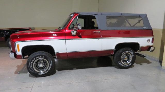 2nd Image of a 1988 CHEVROLET BLAZER V10