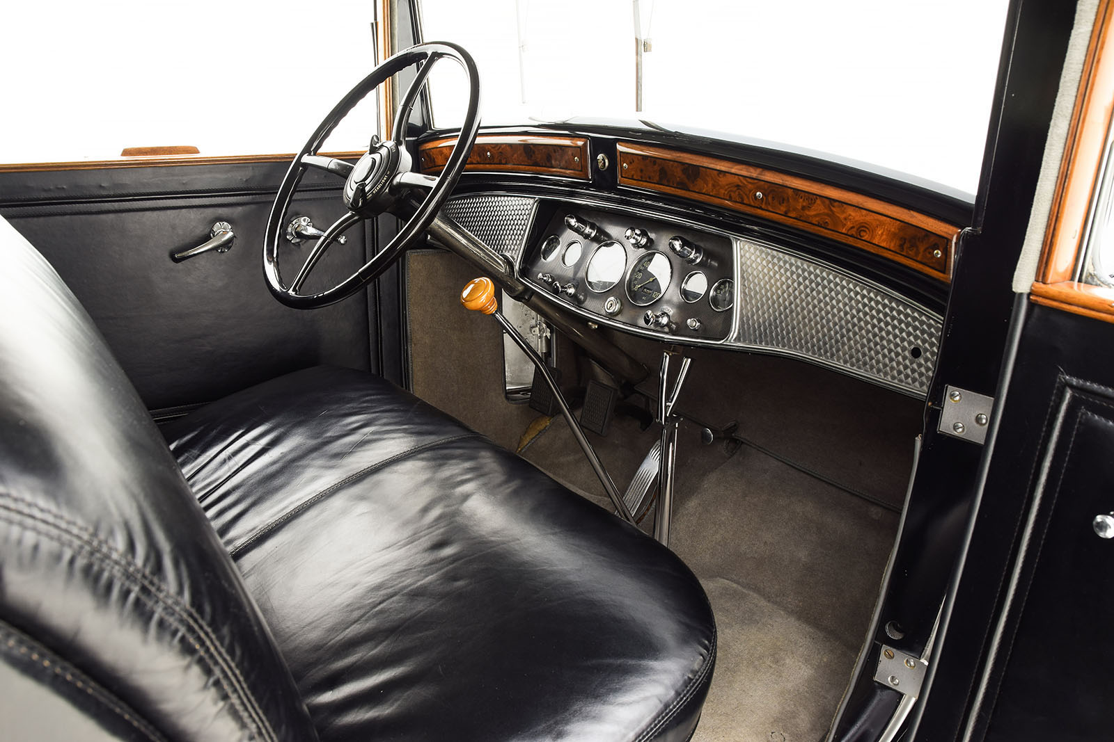 4th Image of a 1930 CADILLAC V16 LIMOUSINE