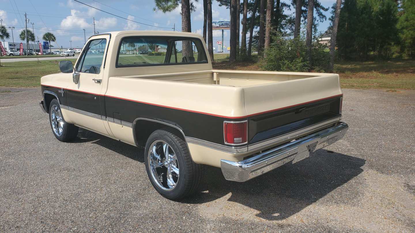 3rd Image of a 1986 CHEVROLET C10