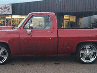 Image 2 of 10 of a 1985 CHEVROLET C10