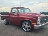 Image 4 of 10 of a 1985 CHEVROLET C10
