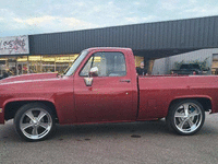 Image 7 of 10 of a 1985 CHEVROLET C10