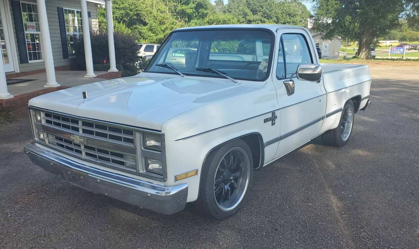 1st Image of a 1982 CHEVROLET C10