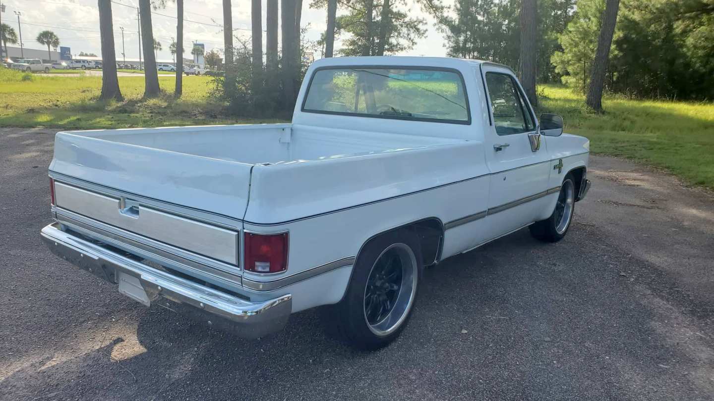 2nd Image of a 1982 CHEVROLET C10