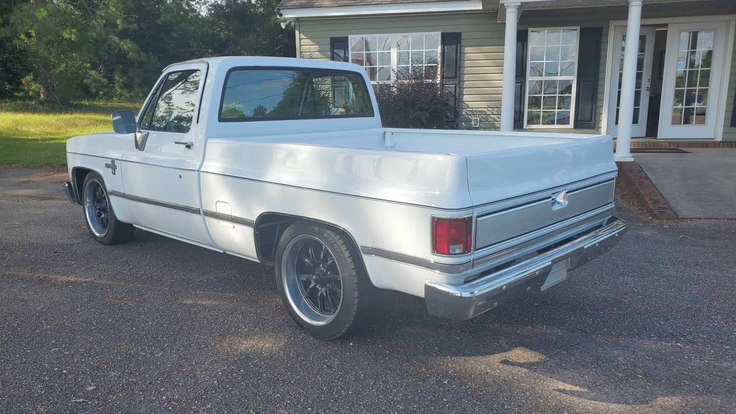 3rd Image of a 1982 CHEVROLET C10