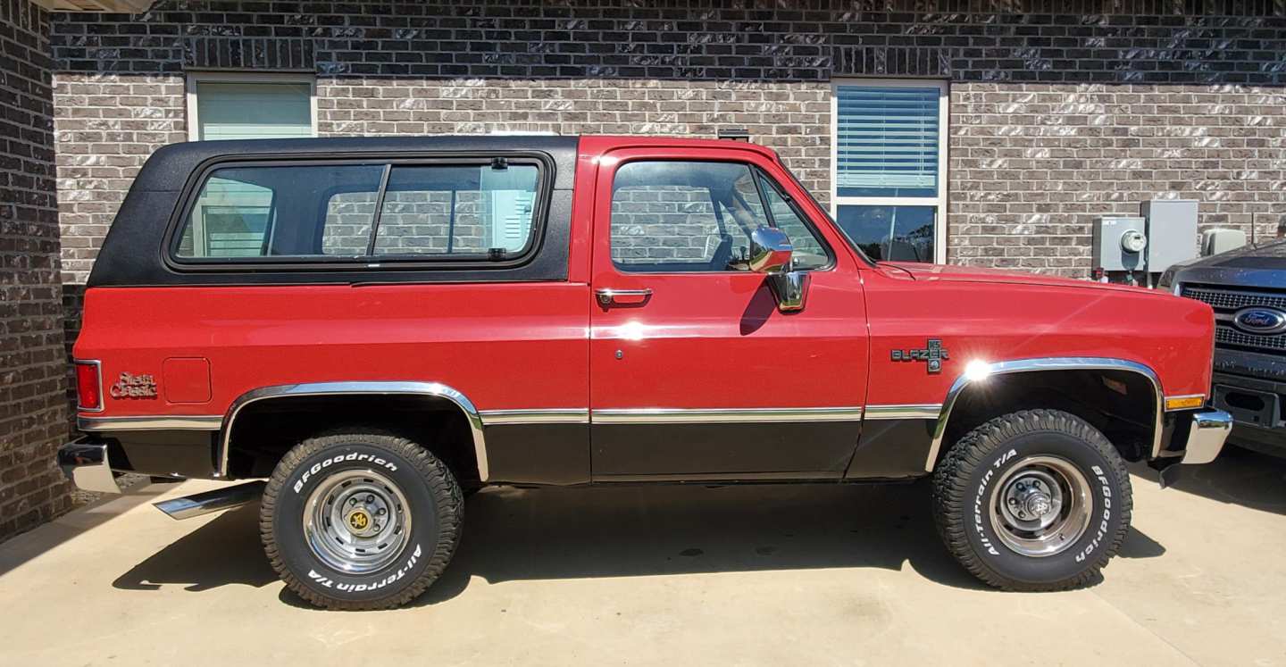 2nd Image of a 1984 GMC JIMMY K1500