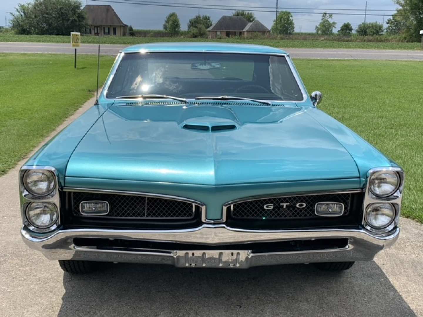 2nd Image of a 1967 PONTIAC GTO