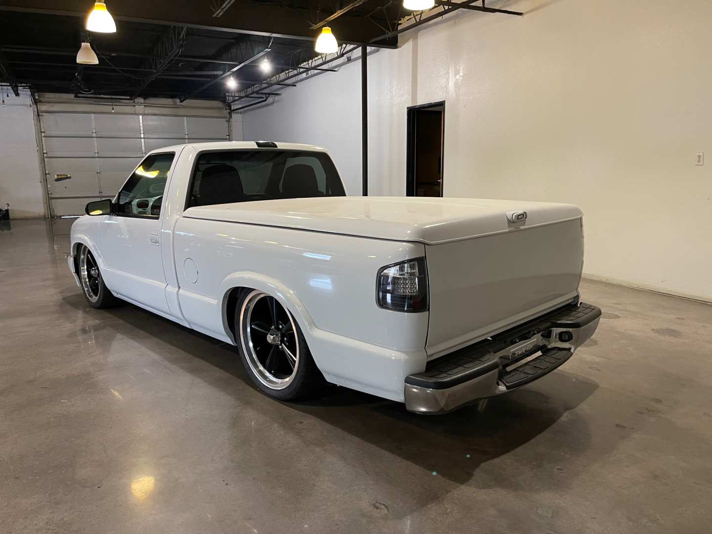 2nd Image of a 2000 CHEVROLET S10