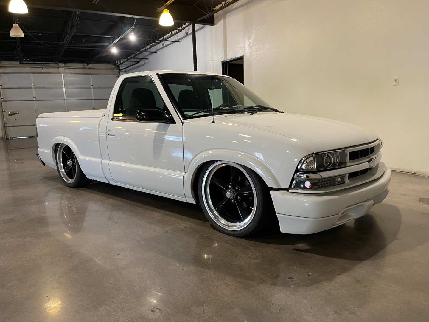 3rd Image of a 2000 CHEVROLET S10