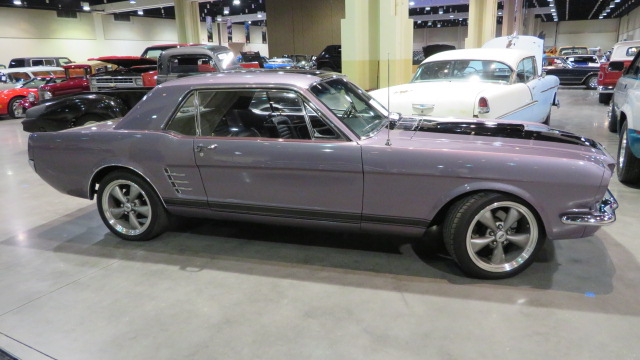 2nd Image of a 1966 FORD MUSTANG