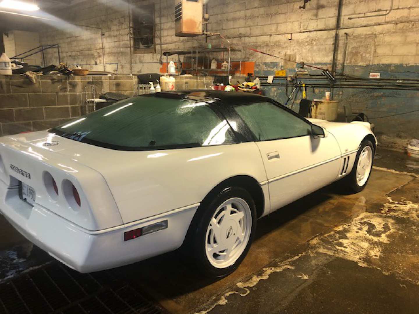 3rd Image of a 1988 CHEVROLET CORVETTE