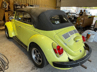 Image 3 of 9 of a 1972 VOLKSWAGEN BEETLE