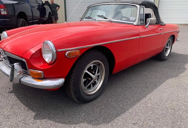 2nd Image of a 1973 MG MGB