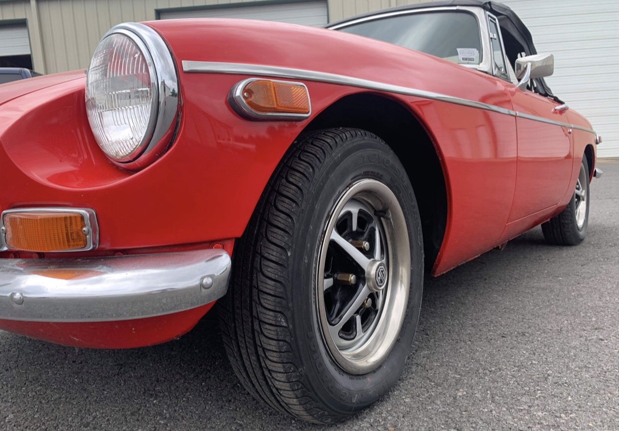 3rd Image of a 1973 MG MGB