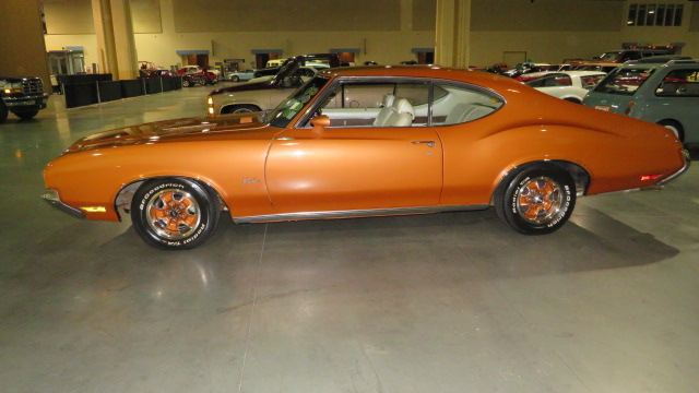 2nd Image of a 1971 OLDSMOBILE CUTLASS