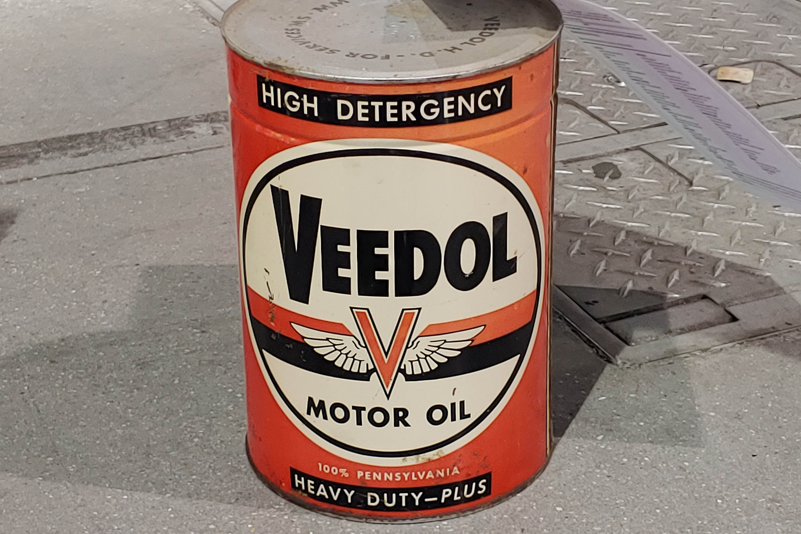 0th Image of a N/A VEEDOL OIL CAN