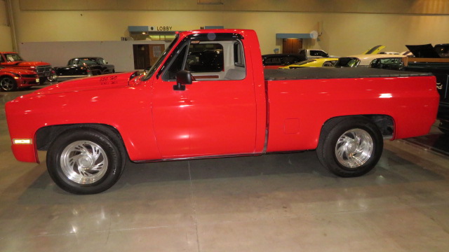 2nd Image of a 1982 CHEVROLET C10