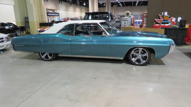 2nd Image of a 1967 PONTIAC GRAND PRIX