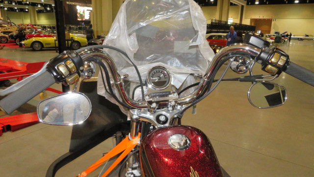 3rd Image of a 2013 HARLEY-DAVIDSON XL 1200V