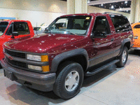 Image 2 of 14 of a 1998 CHEVROLET TAHOE