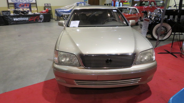 3rd Image of a 2000 LEXUS LS 400 UCF20L