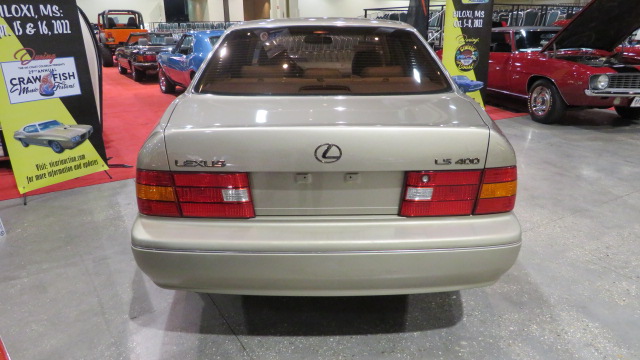 4th Image of a 2000 LEXUS LS 400 UCF20L