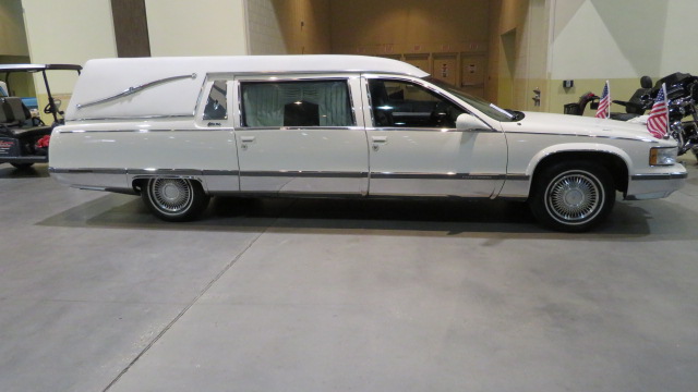 2nd Image of a 1996 CADILLAC DEVILLE HEARSE
